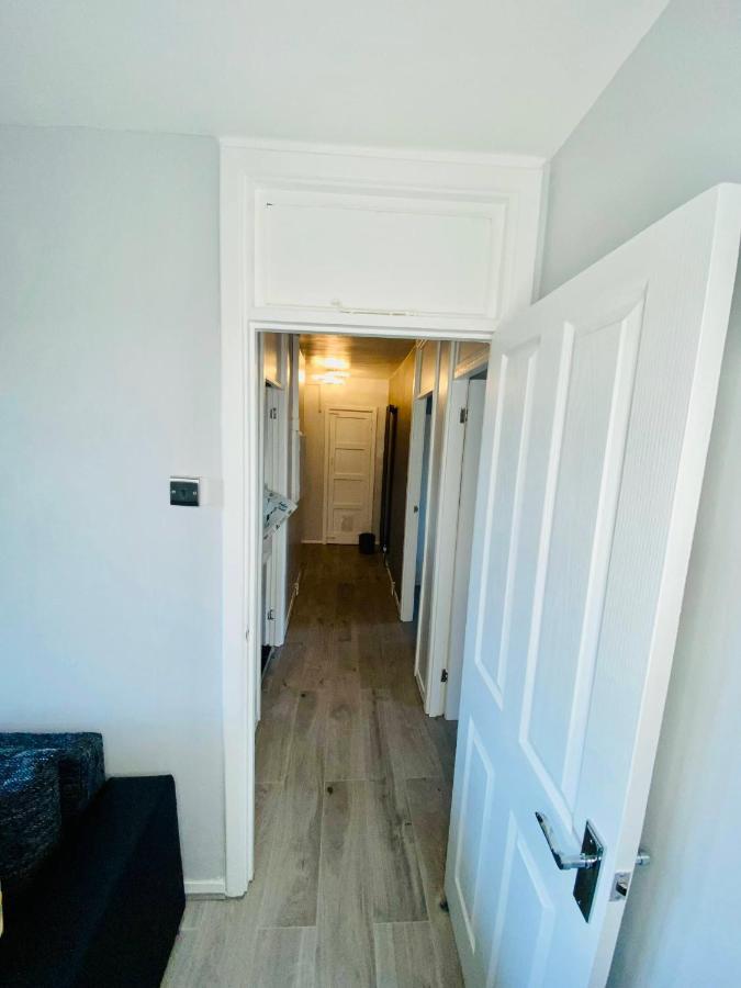 לונדון Bright, Spacious, Modern Interior Decor 2 Bedrooms Apartment With Amazing Views מראה חיצוני תמונה