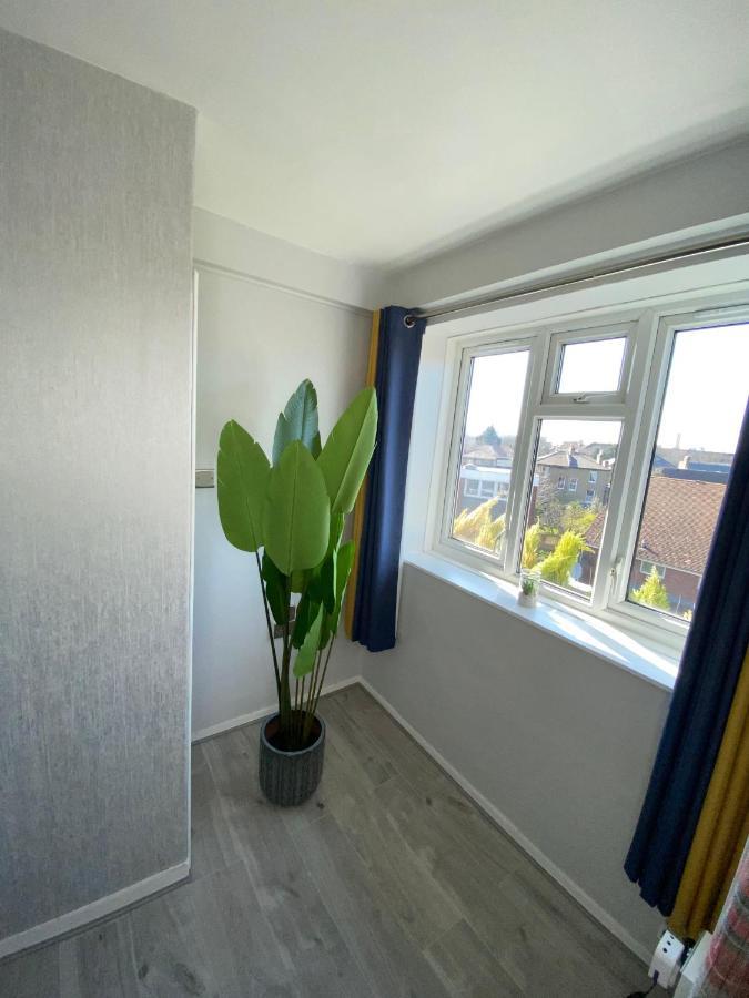 לונדון Bright, Spacious, Modern Interior Decor 2 Bedrooms Apartment With Amazing Views מראה חיצוני תמונה
