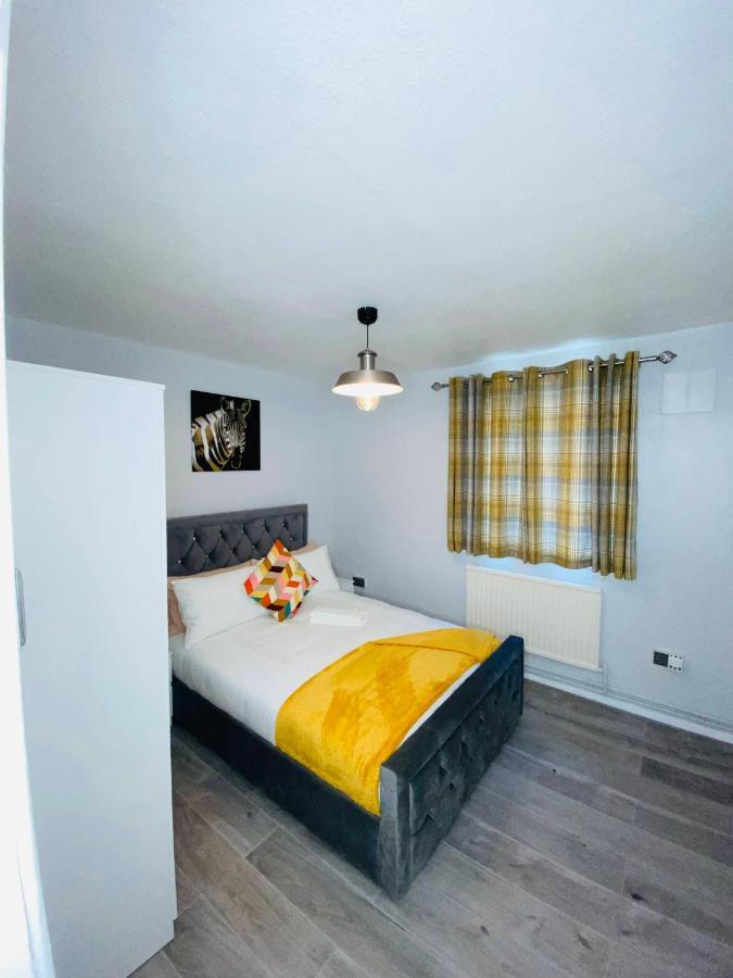 לונדון Bright, Spacious, Modern Interior Decor 2 Bedrooms Apartment With Amazing Views מראה חיצוני תמונה