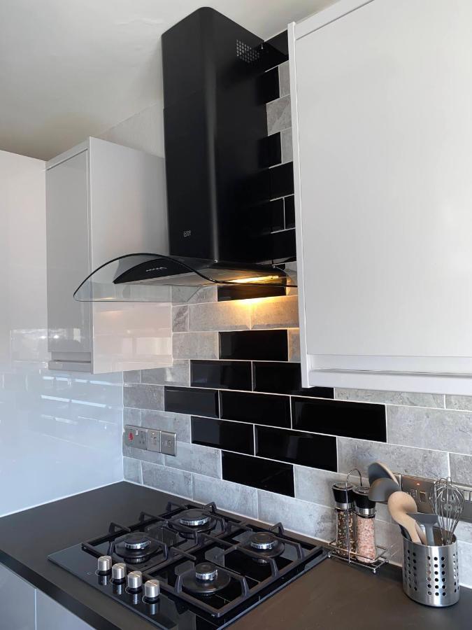 לונדון Bright, Spacious, Modern Interior Decor 2 Bedrooms Apartment With Amazing Views מראה חיצוני תמונה
