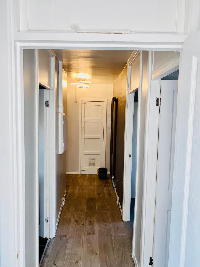 לונדון Bright, Spacious, Modern Interior Decor 2 Bedrooms Apartment With Amazing Views מראה חיצוני תמונה