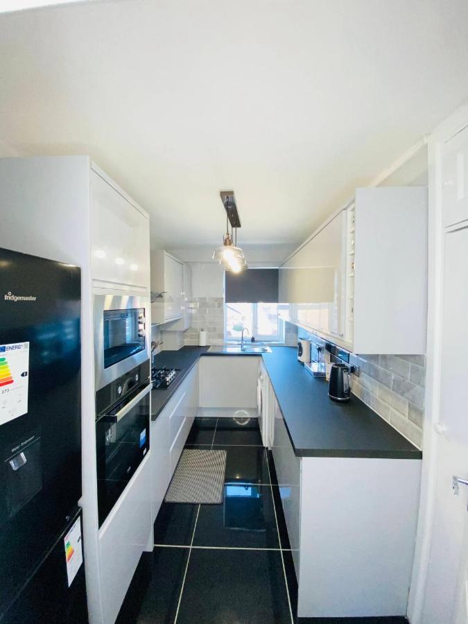 לונדון Bright, Spacious, Modern Interior Decor 2 Bedrooms Apartment With Amazing Views מראה חיצוני תמונה