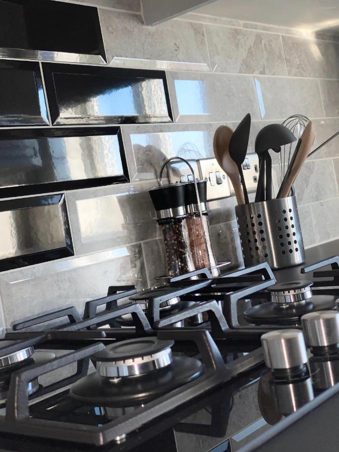 לונדון Bright, Spacious, Modern Interior Decor 2 Bedrooms Apartment With Amazing Views מראה חיצוני תמונה