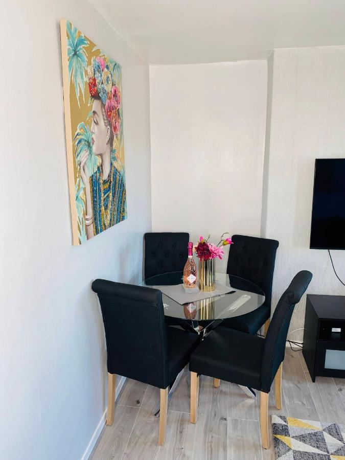 לונדון Bright, Spacious, Modern Interior Decor 2 Bedrooms Apartment With Amazing Views מראה חיצוני תמונה