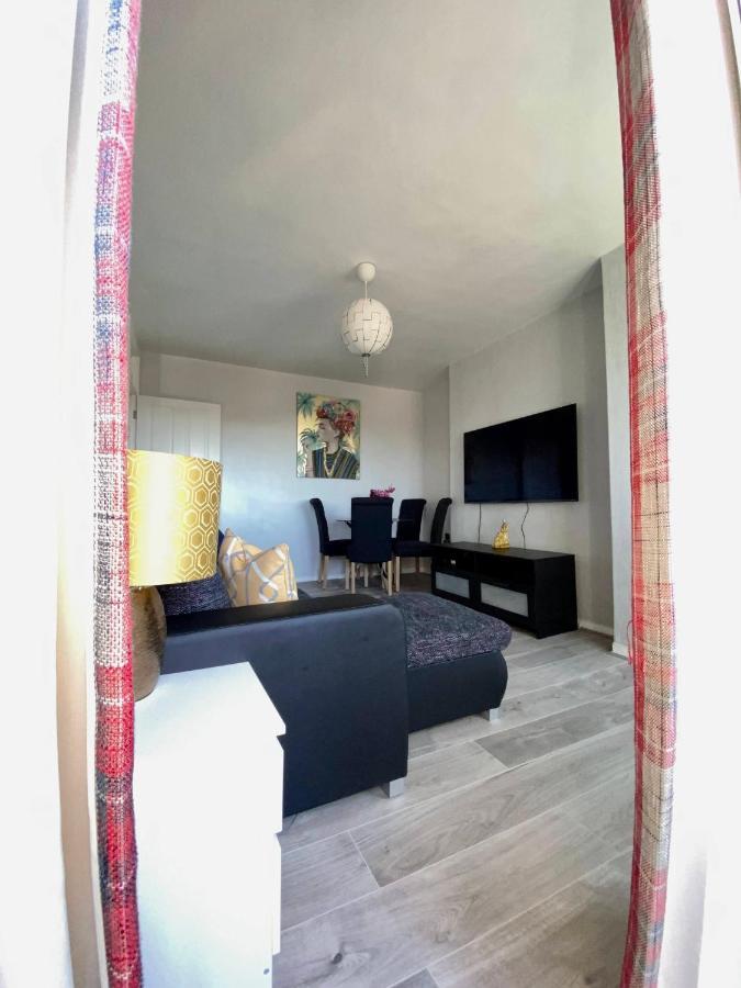 לונדון Bright, Spacious, Modern Interior Decor 2 Bedrooms Apartment With Amazing Views מראה חיצוני תמונה