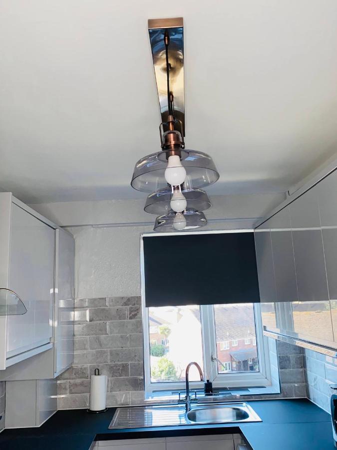 לונדון Bright, Spacious, Modern Interior Decor 2 Bedrooms Apartment With Amazing Views מראה חיצוני תמונה
